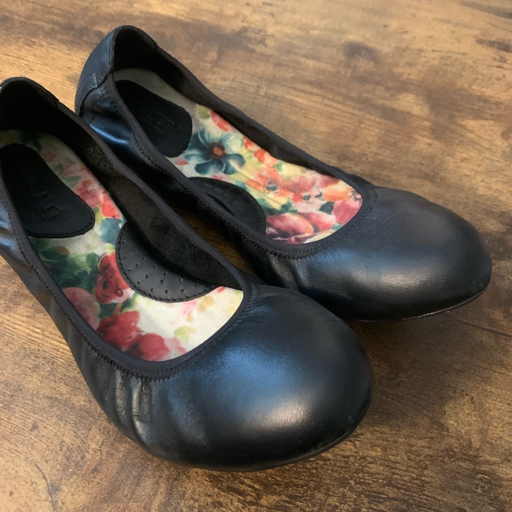 Black Leather Women's Ballet Flats